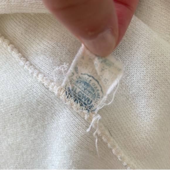 Vintage | Union-Made Bow Sweater - Picture 8 of 8